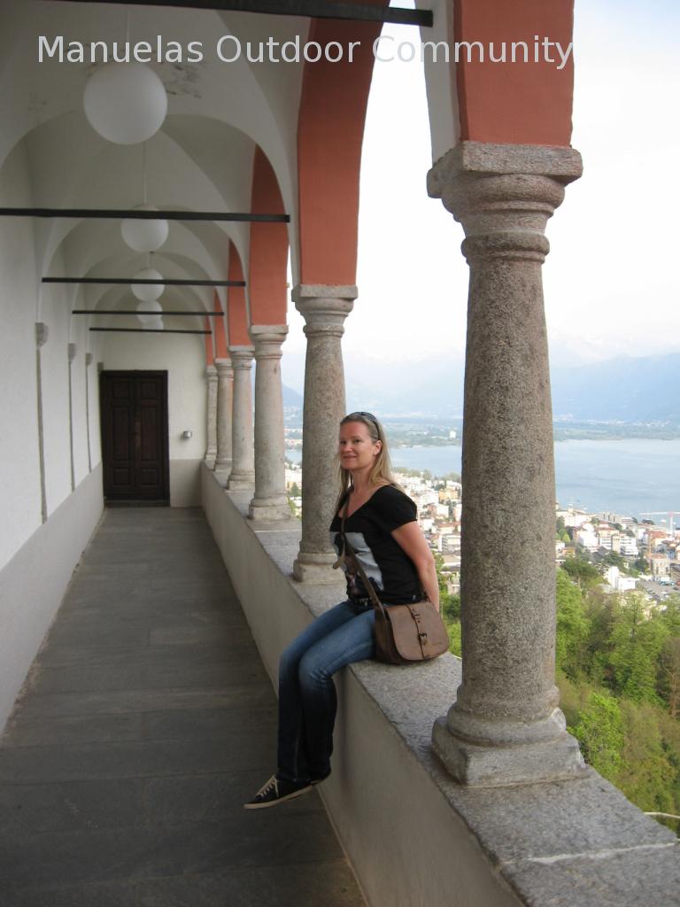 Ausblick von der Wallfahrtskirche Sacro Monte, Madonna del Sasso Locarno im Tessin. 2016-04-21_17-21-44.jpg