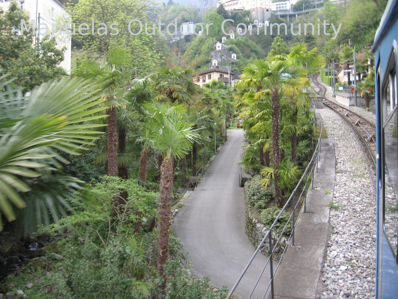 Mit der historische Standseilbahn von Locarno, geht es nun nach oben zur Wallfahrtskirche. 2016-04-21_17-47-47.jpg