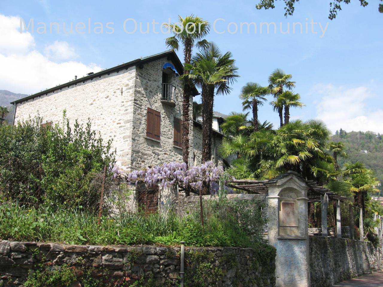 Viele uralte Steinhäuser aus dem Mittelalter prägt das Tessin.
Immer wieder stoßen wir auf weitere Sehenswürdigkeiten am Lago Maggiore. 2016-04-21_13-40-07.jpg