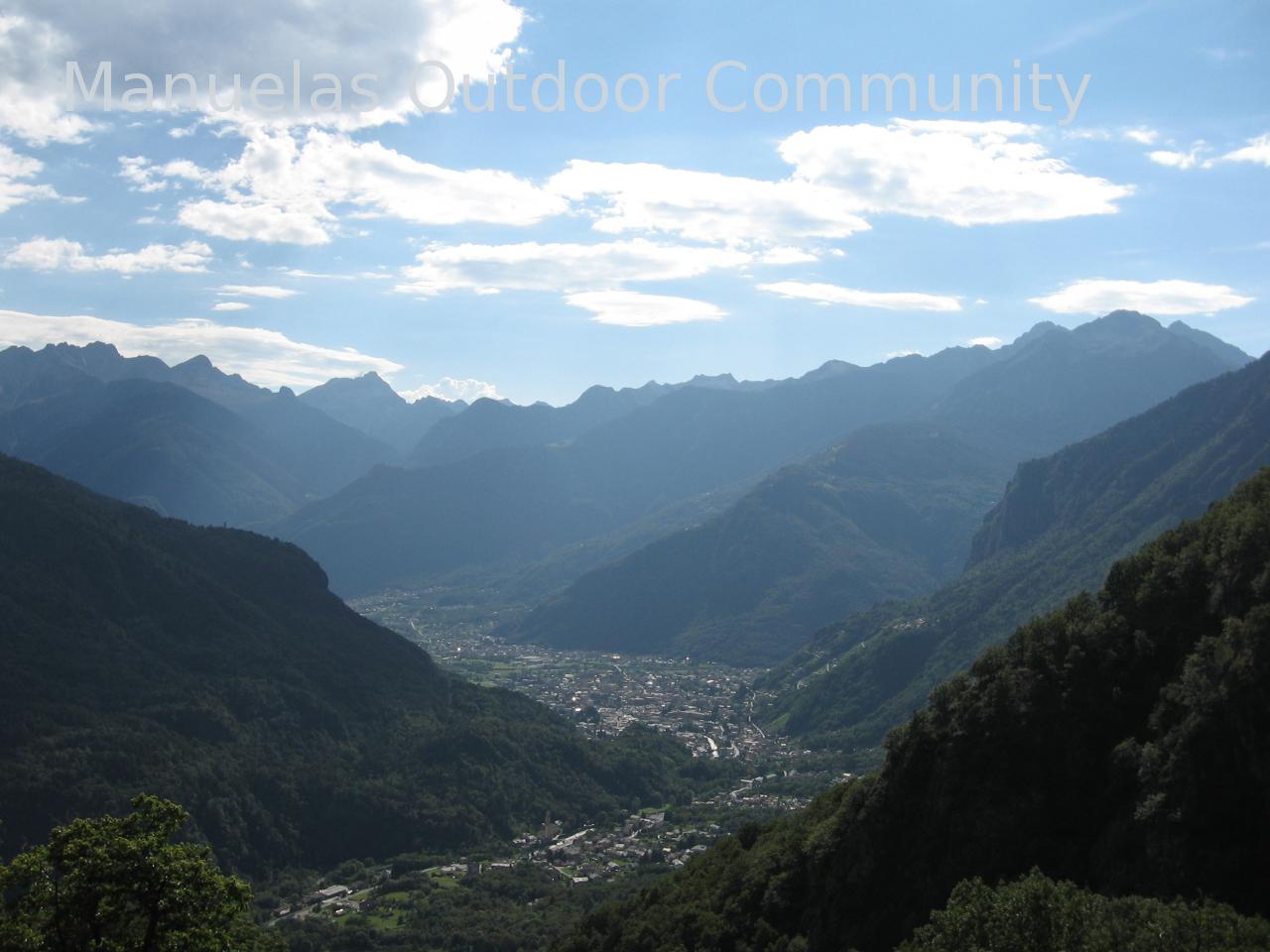 Ausblick vom antiken Berg Dorf Savogno in der Lombardei Italien. IMG_1511.JPG